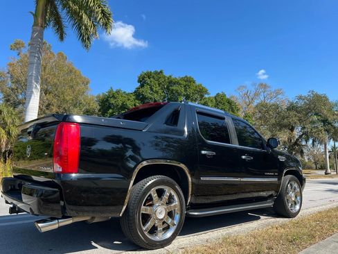 Used 2011 Cadillac Escalade EXT Luxury image 5