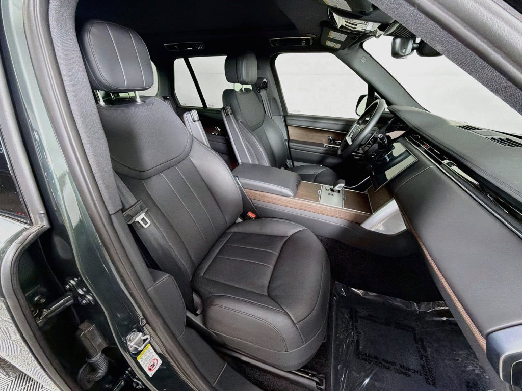 Used 2025 Land Rover Range Rover SE AWD/4WD image 30
