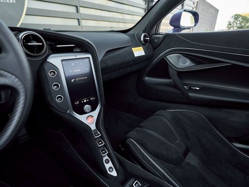 Used 2026 McLaren 750S image 58