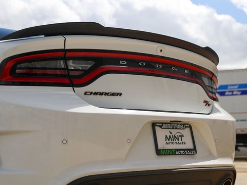 Used 2018 Dodge Charger R/T Scat Pack RWD image 48