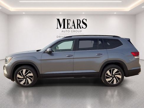 Used 2025 Volkswagen Atlas SE AWD/4WD image 2