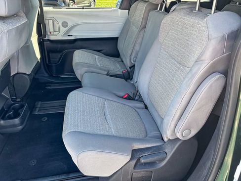 Certified 2025 Toyota Sienna LE image 45