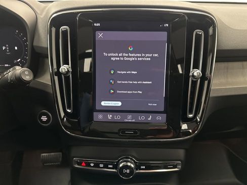 Used 2025 Volvo XC40 B5 Ultra w/ Climate Package image 29