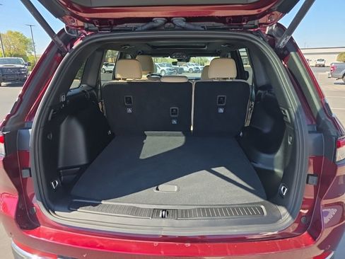 Used 2025 Jeep Grand Cherokee Limited RWD image 5