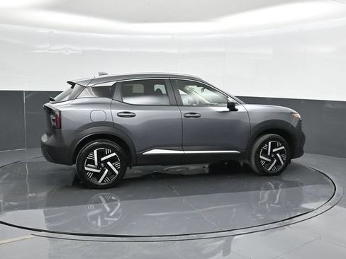 Used 2025 Nissan Kicks SV w/ SV Premium Package FWD image 4