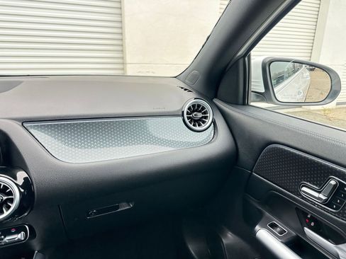 Used 2025 Mercedes-Benz GLA 250 4MATIC image 35