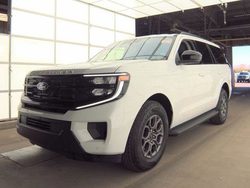 Used 2025 Ford Expedition Active AWD/4WD image 5