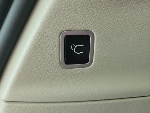 Used 2022 Chrysler Pacifica Touring-L AWD/4WD image 17