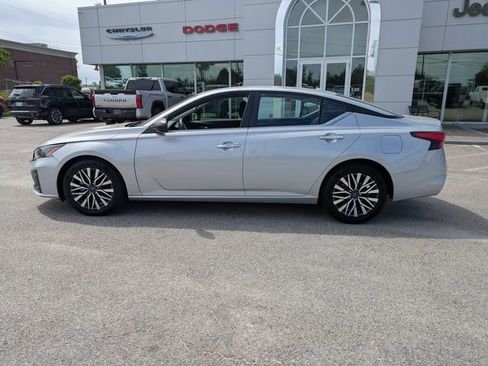 Used 2024 Nissan Altima 2.5 SV FWD image 7