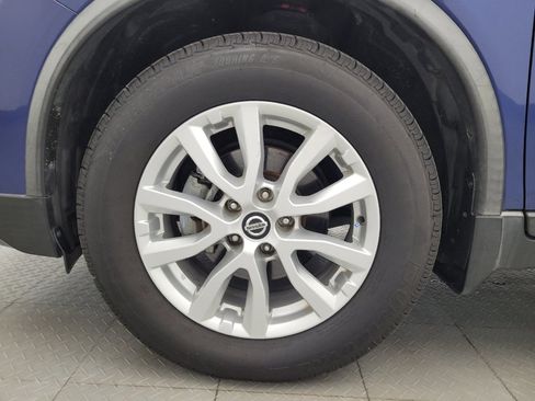 Used 2018 Nissan Rogue SV w/ Premium Package FWD image 31