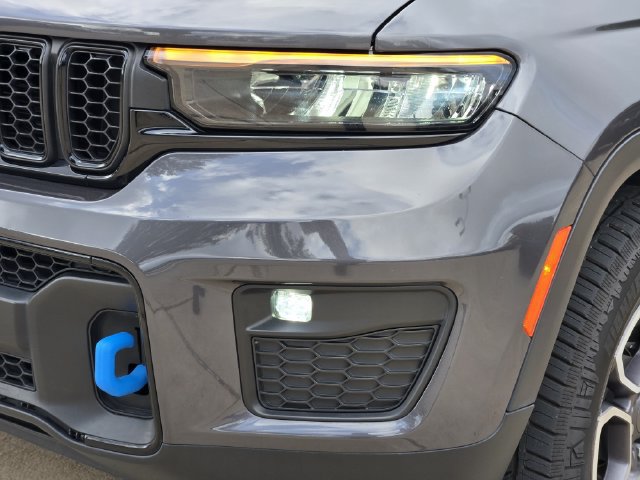 Certified 2022 Jeep Grand Cherokee Trailhawk AWD/4WD image 8