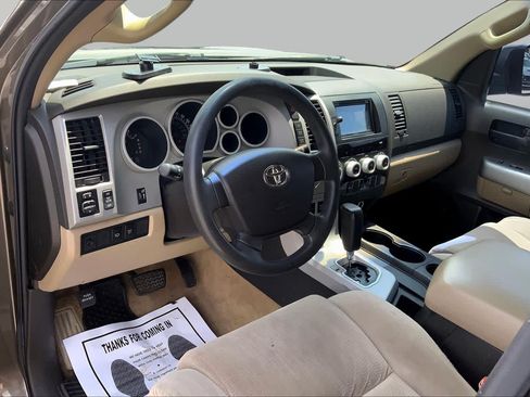 Used 2008 Toyota Sequoia SR5 w/ Moonroof & Roof Rack Pkg AWD/4WD image 17