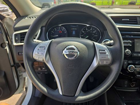 Used 2016 Nissan Rogue SV w/ SV Moonroof Package AWD/4WD image 19
