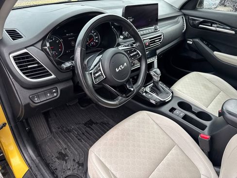 Used 2023 Kia Seltos SX w/ SX Sunroof Package image 19