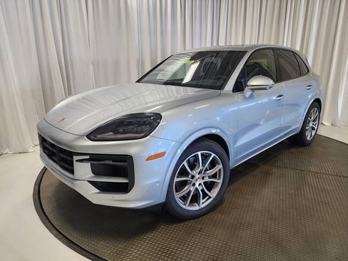 Used 2025 Porsche Cayenne image 1