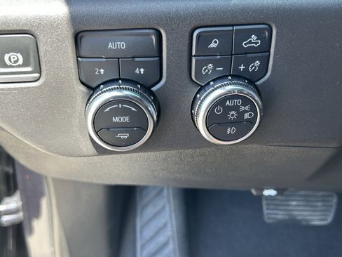 Certified 2025 GMC Sierra 1500 SLT AWD/4WD image 30