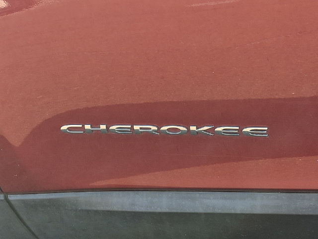 Used 2015 Jeep Cherokee Latitude AWD/4WD image 28
