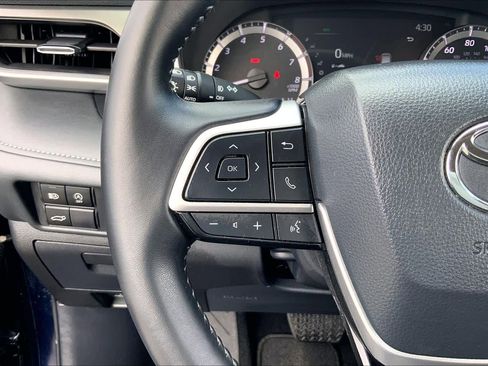 Used 2024 Toyota Highlander XLE FWD image 23