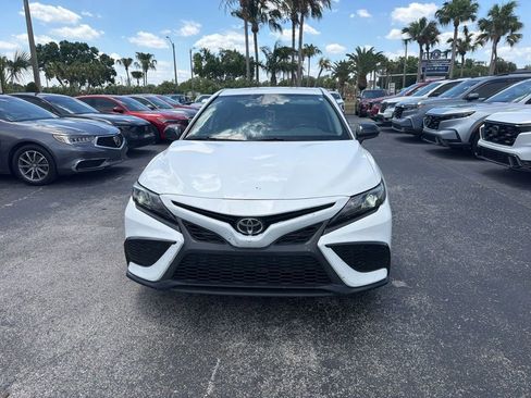 Used 2021 Toyota Camry SE FWD image 4