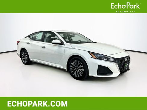 Used 2023 Nissan Altima 2.5 SV w/ SV Premium Package FWD image 1