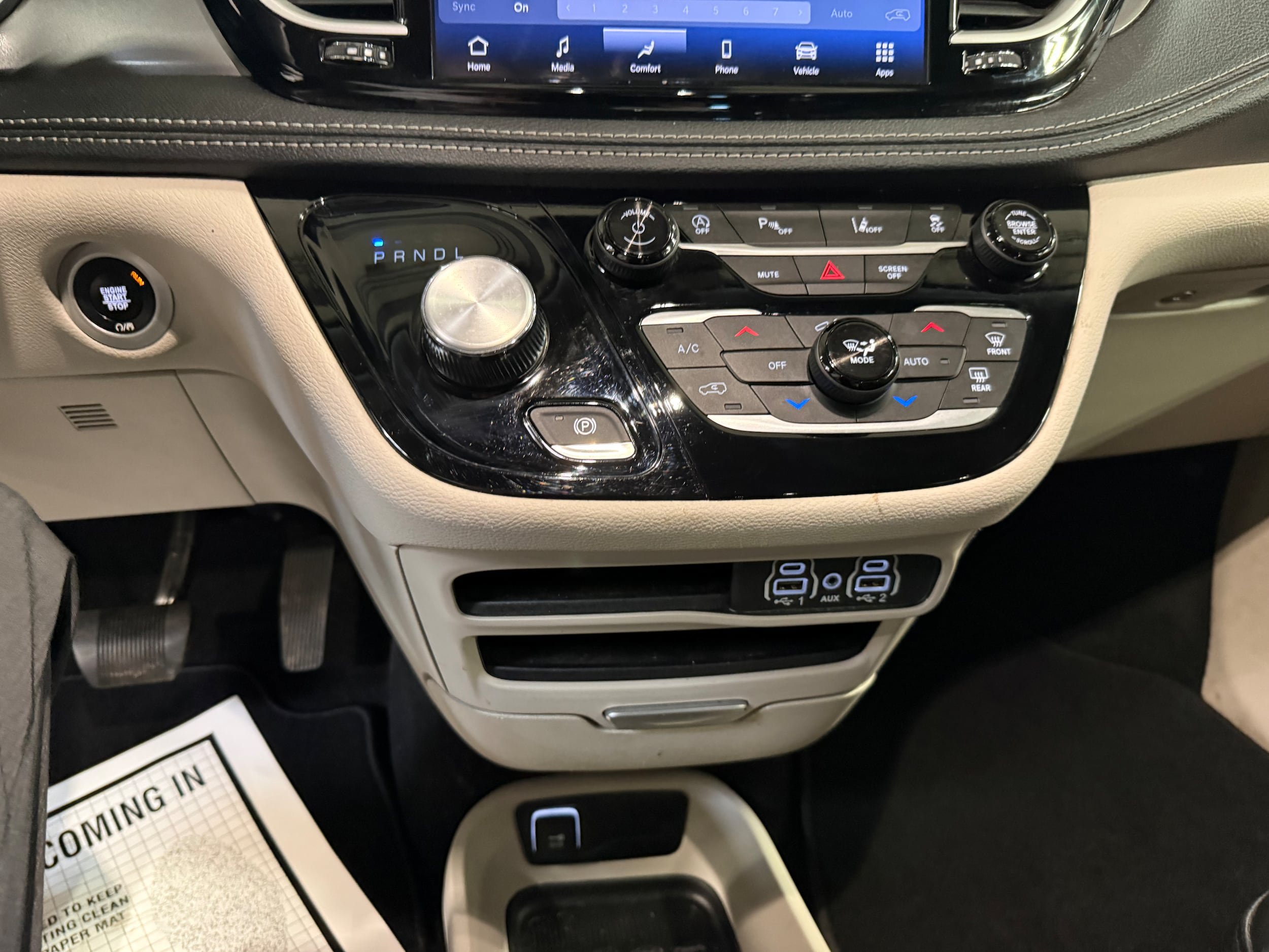 Certified 2024 Chrysler Pacifica Touring-L AWD/4WD image 40