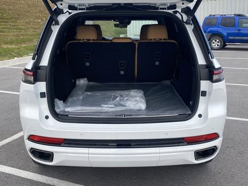 New 2025 Jeep Grand Cherokee Summit image 7