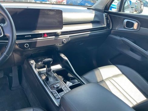 Used 2025 Kia Sorento EX w/ Panoramic Sunroof Package FWD image 21