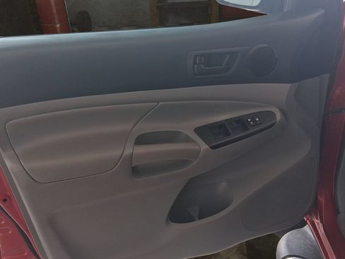 Used 2015 Toyota Tacoma PreRunner w/ Convenience Package RWD image 11