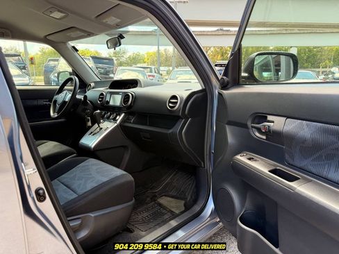 Used 2012 Scion xB FWD image 32