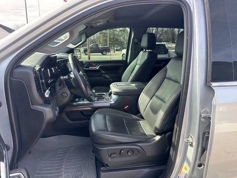 Used 2022 Chevrolet Silverado 1500 LTZ w/ Z71 Off-Road Package image 8