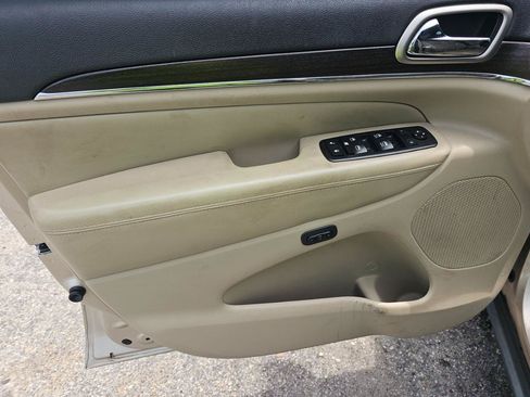 Used 2014 Jeep Grand Cherokee Limited RWD image 12