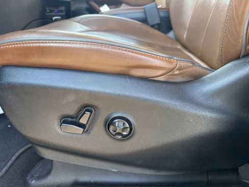 Used 2017 Chrysler Pacifica Limited w/ UConnect Theater Package image 12