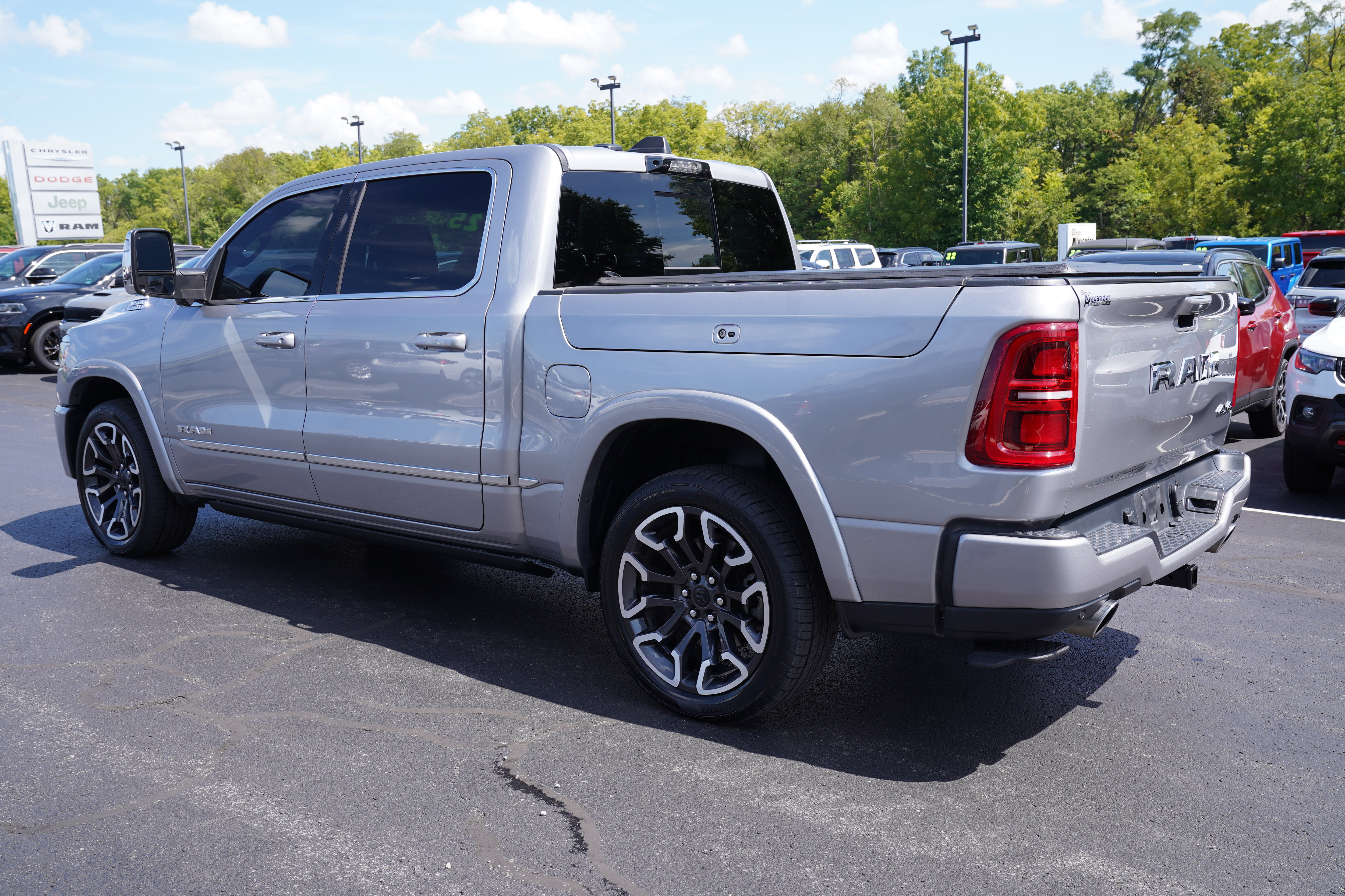 Used 2025 RAM 1500 Limited AWD/4WD image 9