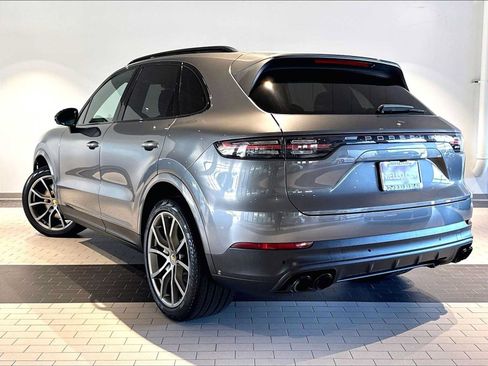 Used 2023 Porsche Cayenne AWD/4WD image 3