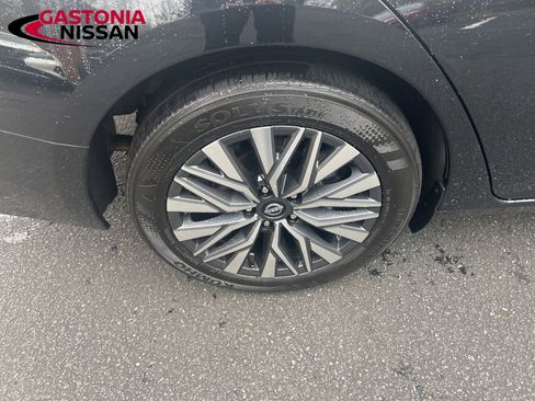 Used 2024 Nissan Altima 2.5 SV image 19