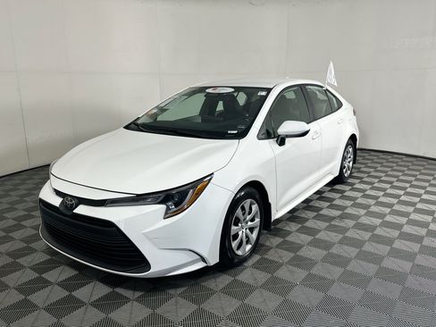 Used 2025 Toyota Corolla LE FWD image 7