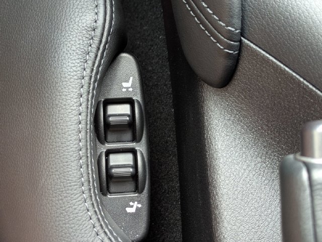 Used 2025 Nissan Z Performance w/ Floor Mat Package RWD image 18