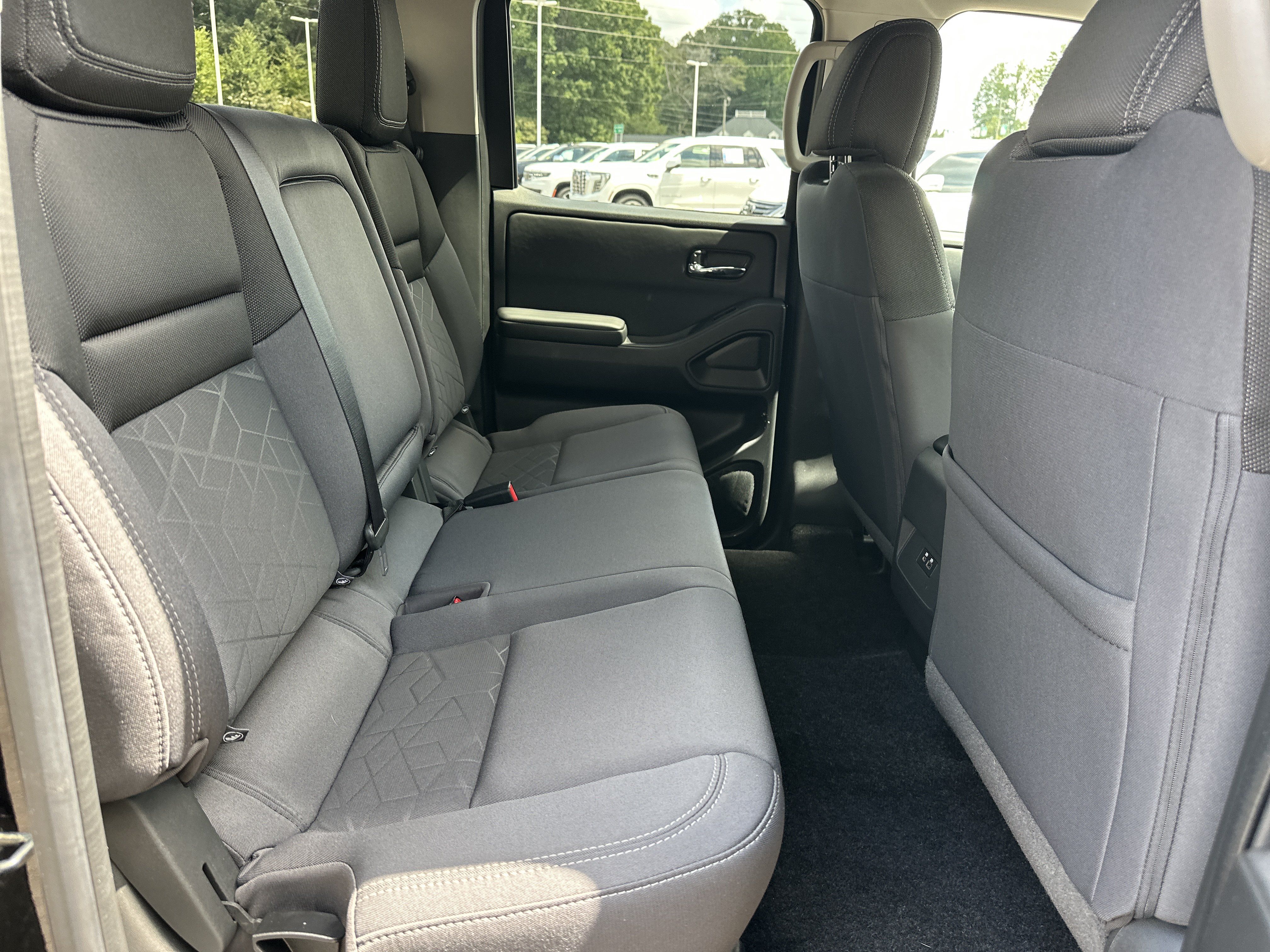 Used 2025 Nissan Frontier SV RWD image 16
