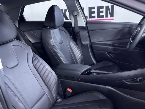 Used 2025 Hyundai Elantra Limited image 26