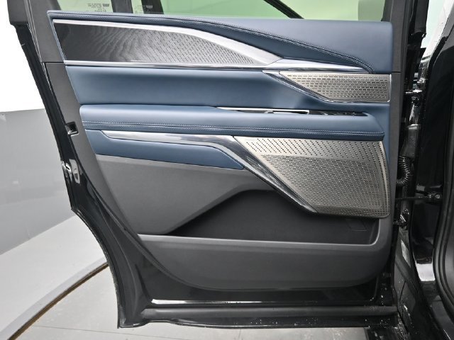 New 2025 Cadillac Escalade IQ Luxury 2 AWD/4WD image 14