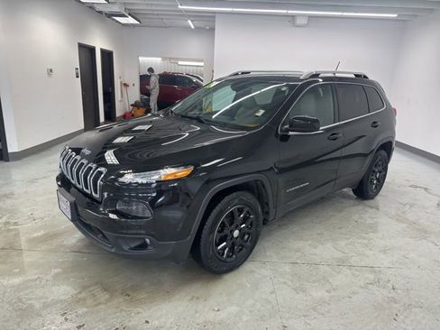 Used 2015 Jeep Cherokee Latitude w/ Cold Weather Group image 4