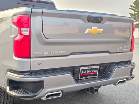 Used 2025 Chevrolet Silverado 1500 High Country w/ Technology Package AWD/4WD image 7