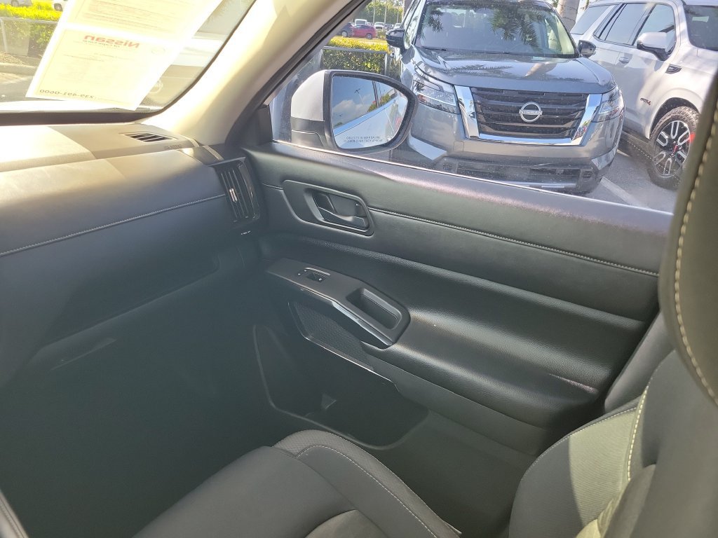 Certified 2023 Nissan Pathfinder SV FWD image 16