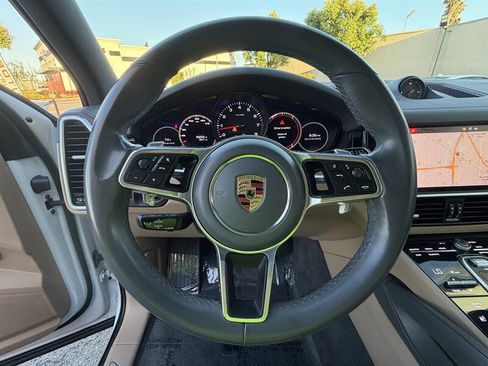 Used 2021 Porsche Cayenne AWD/4WD image 28