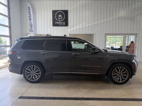 Used 2023 Jeep Grand Cherokee L Summit AWD/4WD image 5