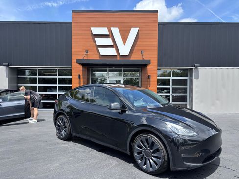 Used 2021 Tesla Model Y Long Range AWD/4WD image 1