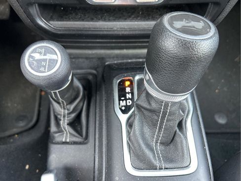 Certified 2020 Jeep Wrangler Unlimited Sahara image 23