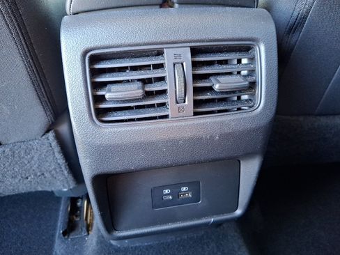 Used 2022 Nissan Rogue SV AWD/4WD image 11
