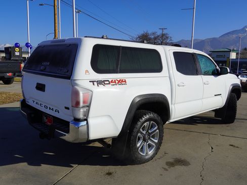 Certified 2023 Toyota Tacoma TRD Off-Road image 8
