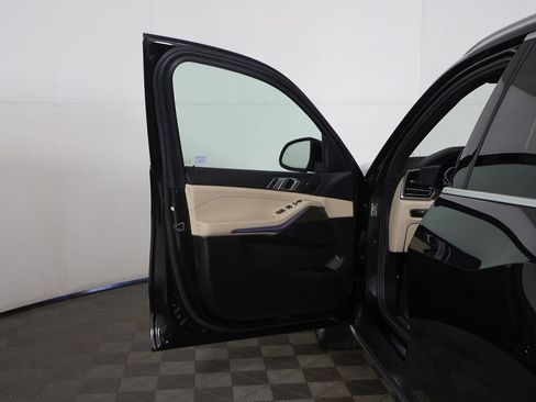 Used 2022 BMW X5 xDrive40i w/ Premium Package AWD/4WD image 21
